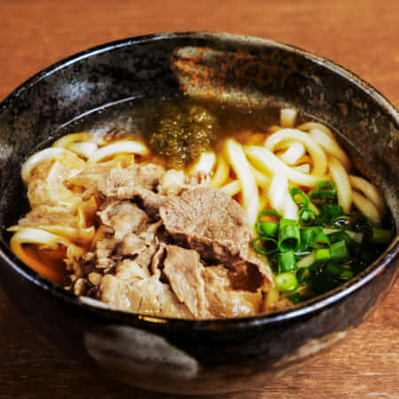肉うどん / Udon with Sukiyaki Beef｜池袋でたこ焼きのデリバリーならたこ焼 元祖どないや池袋店