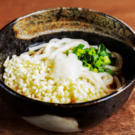 冷やしたぬきうどん / Chilled Tanuki Udon｜池袋でたこ焼きのデリバリーならたこ焼 元祖どないや池袋店